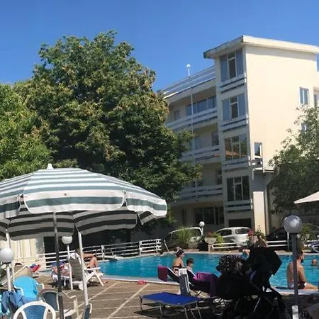 Hotel Mondial Park 4*