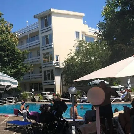 Hotel Mondial Park 4*