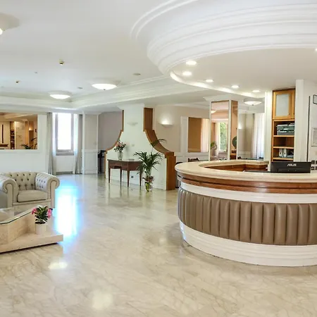 Mondial Park Hotel 4*
