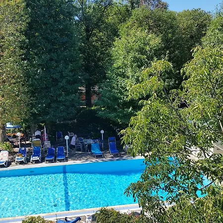 Hotell Mondial Park 4*