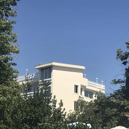 Hotell Mondial Park 4*